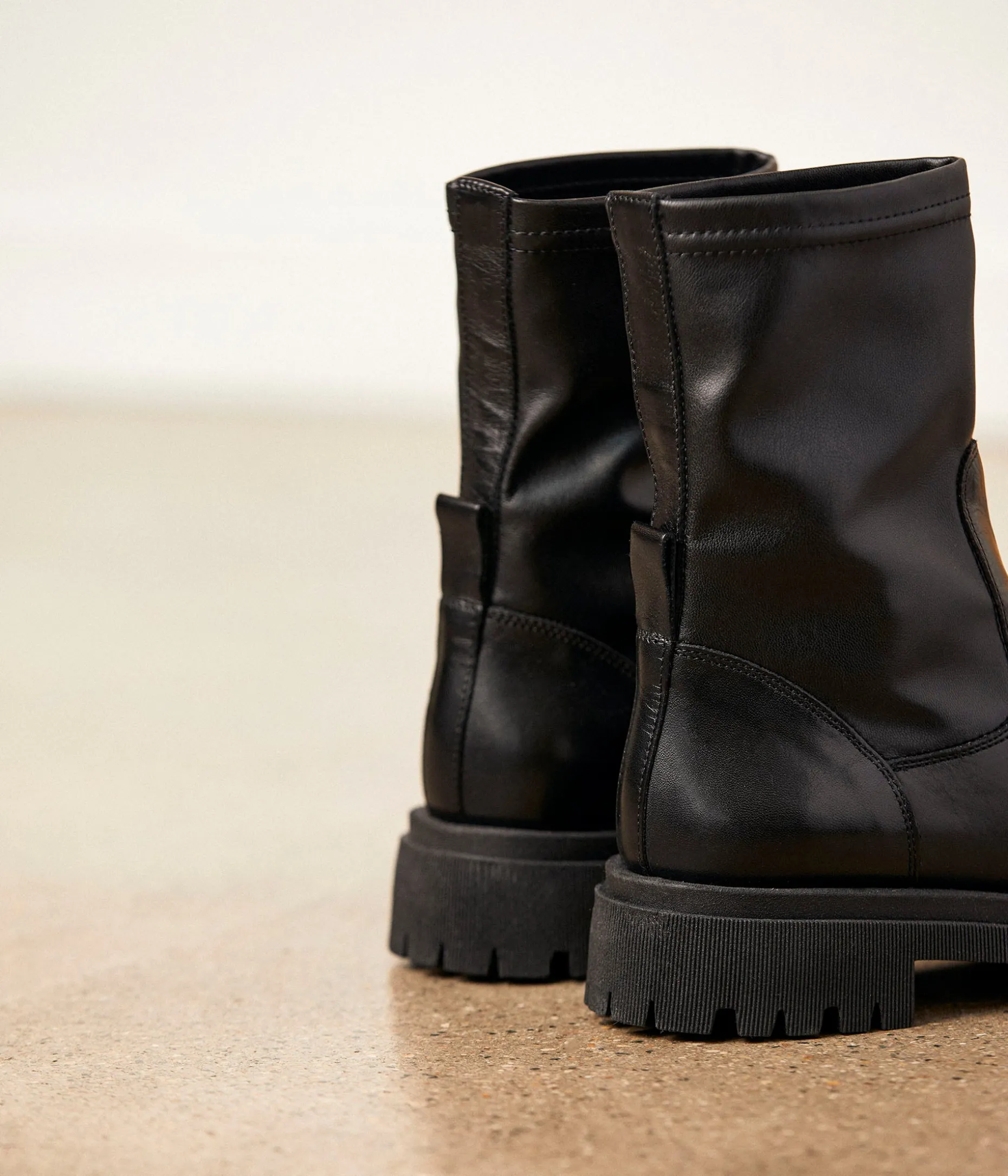 boots_crantes_rhane_9.webp Cheap Mellow Yellow Boots crantées Rhéane NOIR