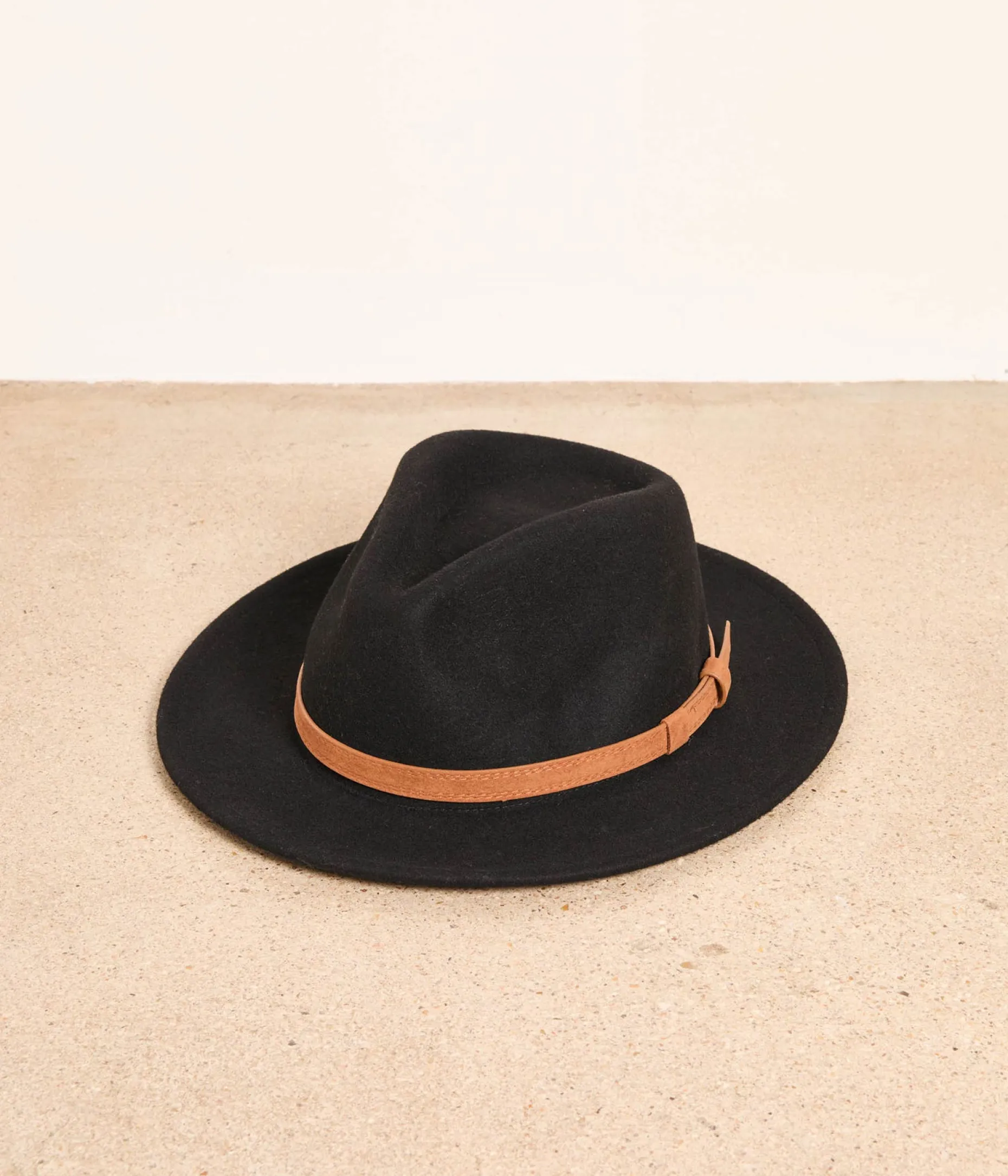 Shop Mellow Yellow Chapeau Anne NOIR
