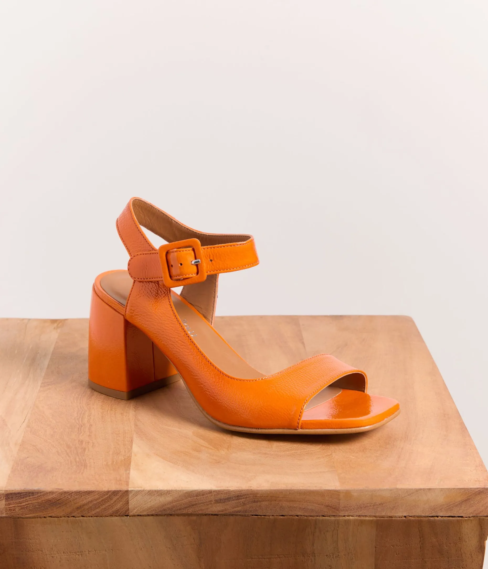 Best Mellow Yellow Sandales orange vernies Léondre