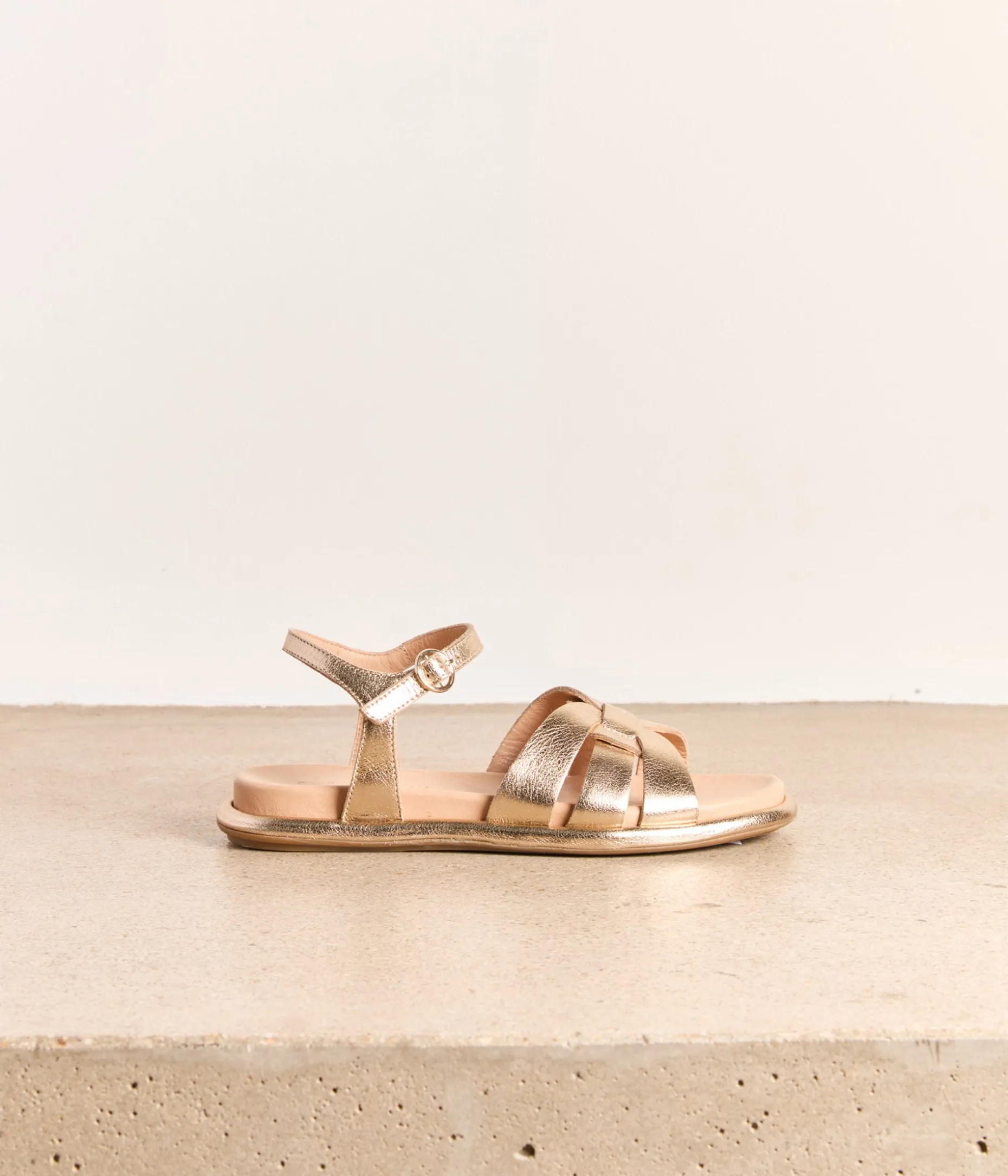 sandales_plates_dores_velina_3.webp Sale Mellow Yellow Sandales plates dées Velina OR