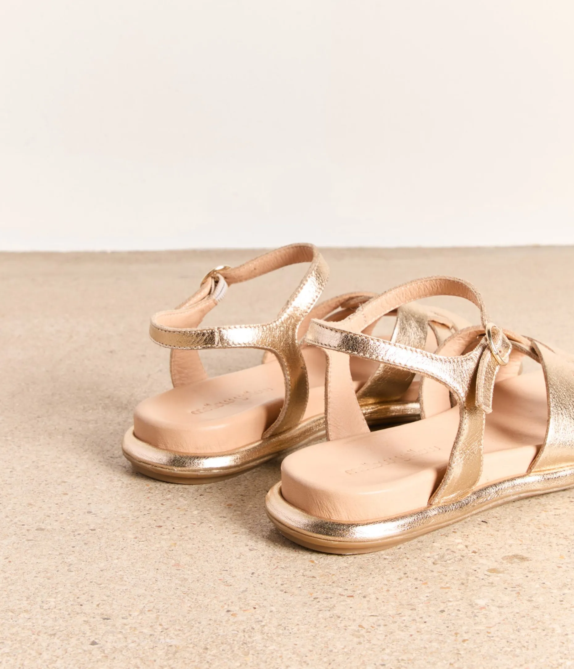 sandales_plates_dores_velina_5.webp Sale Mellow Yellow Sandales plates dées Velina OR