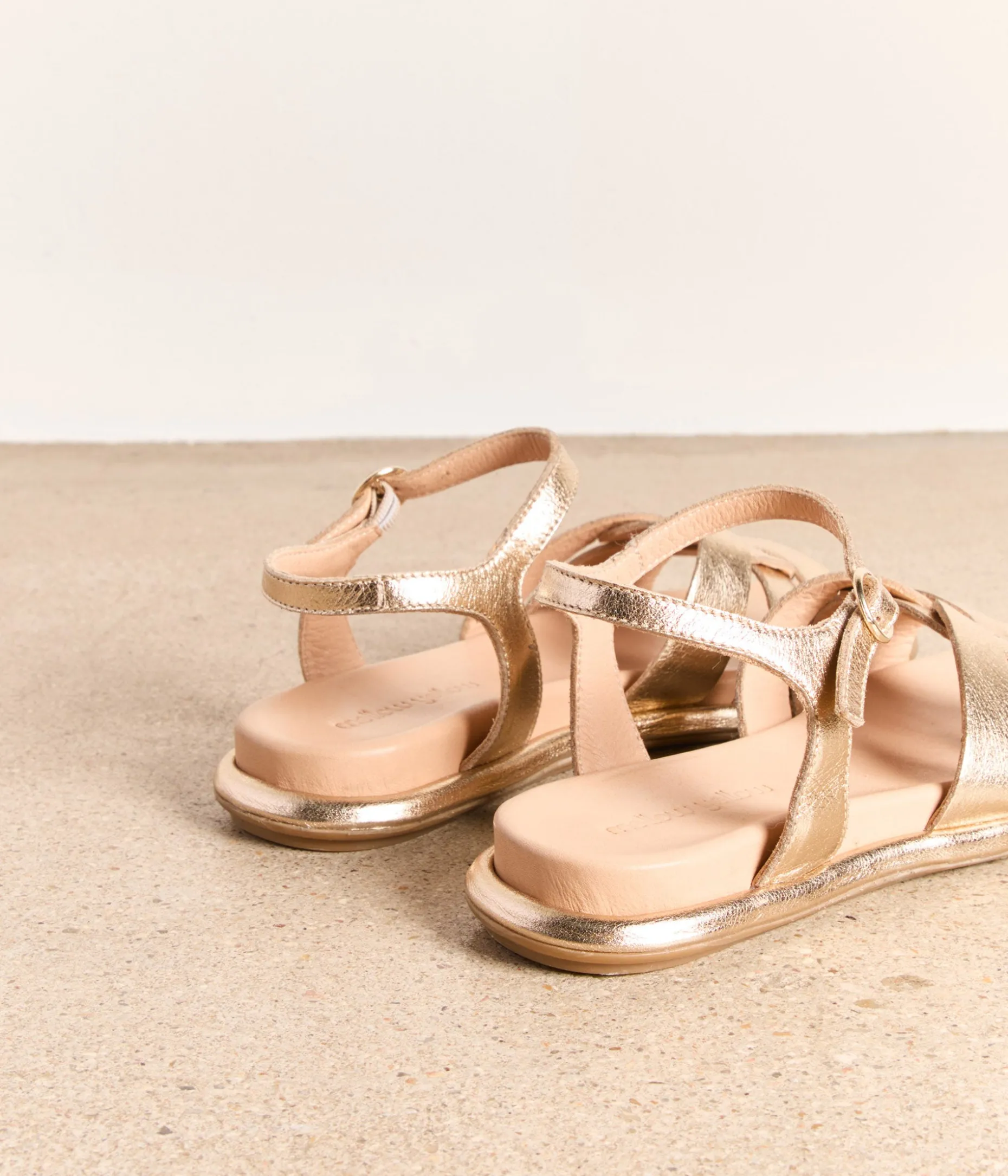 sandales_plates_dores_velina_6.webp Sale Mellow Yellow Sandales plates dées Velina OR